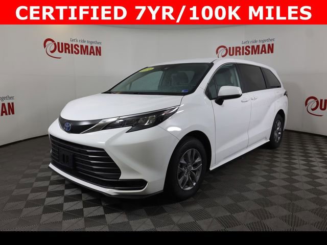 Used 2024 Toyota Sienna LE image 2