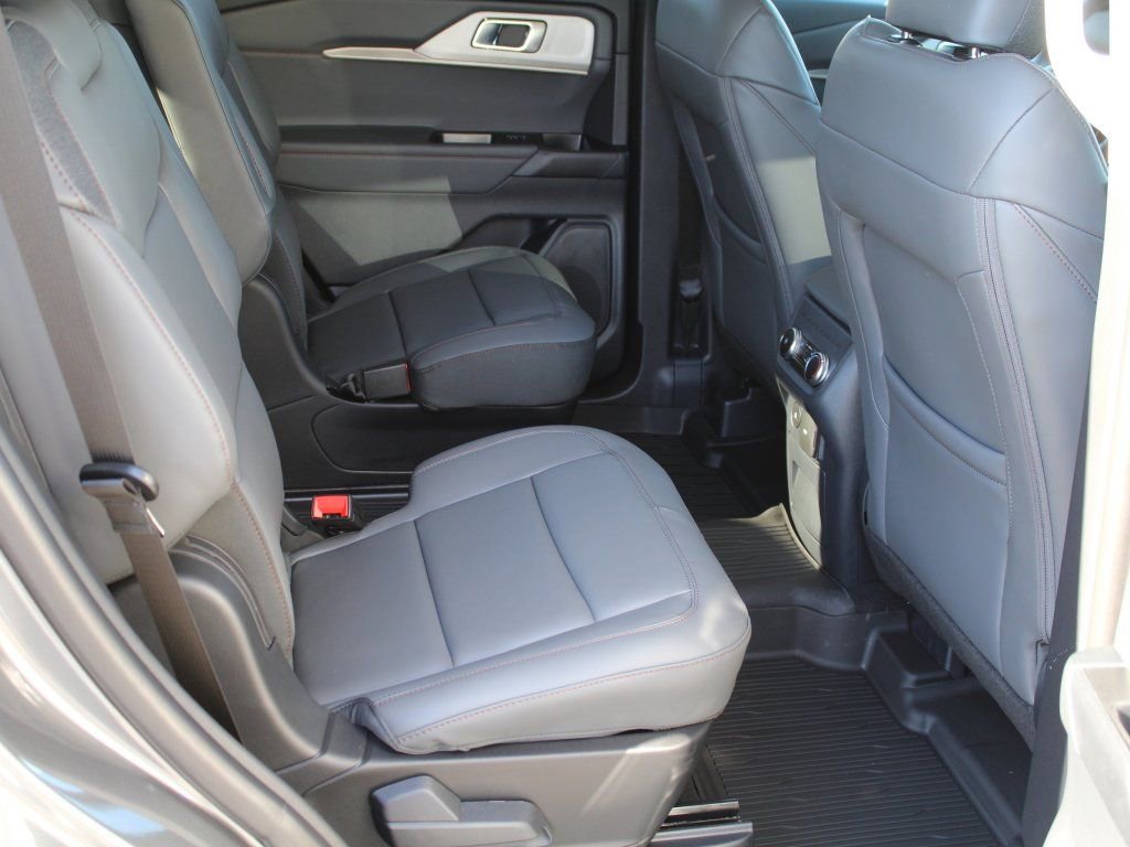 New 2026 Ford Explorer Active w/ Active Comfort Package image 17