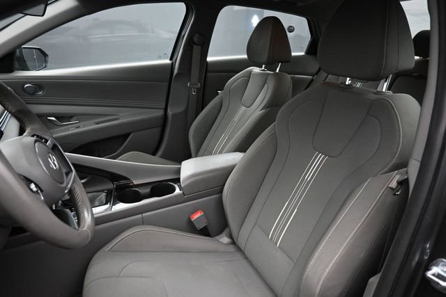 Used 2025 Hyundai Elantra SEL FWD image 13