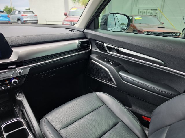 Used 2024 Kia Telluride S FWD image 9