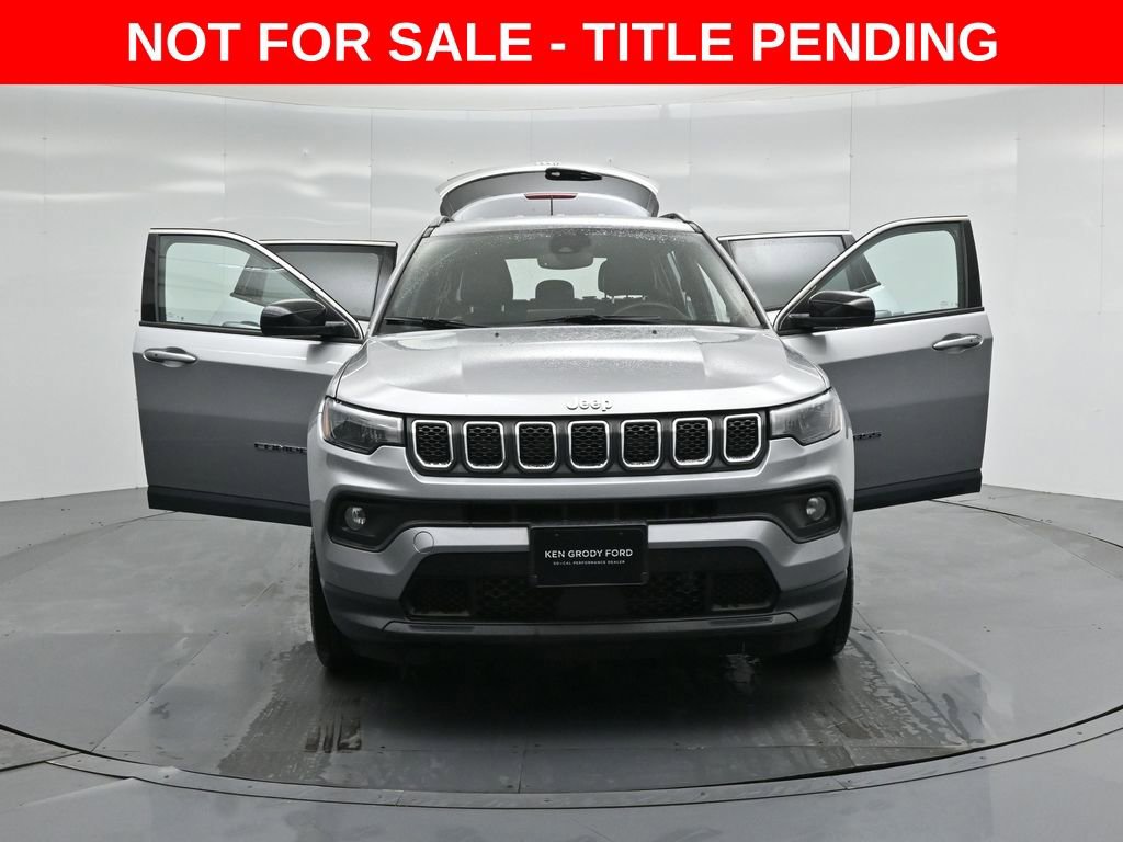 Used 2023 Jeep Compass Latitude image 25