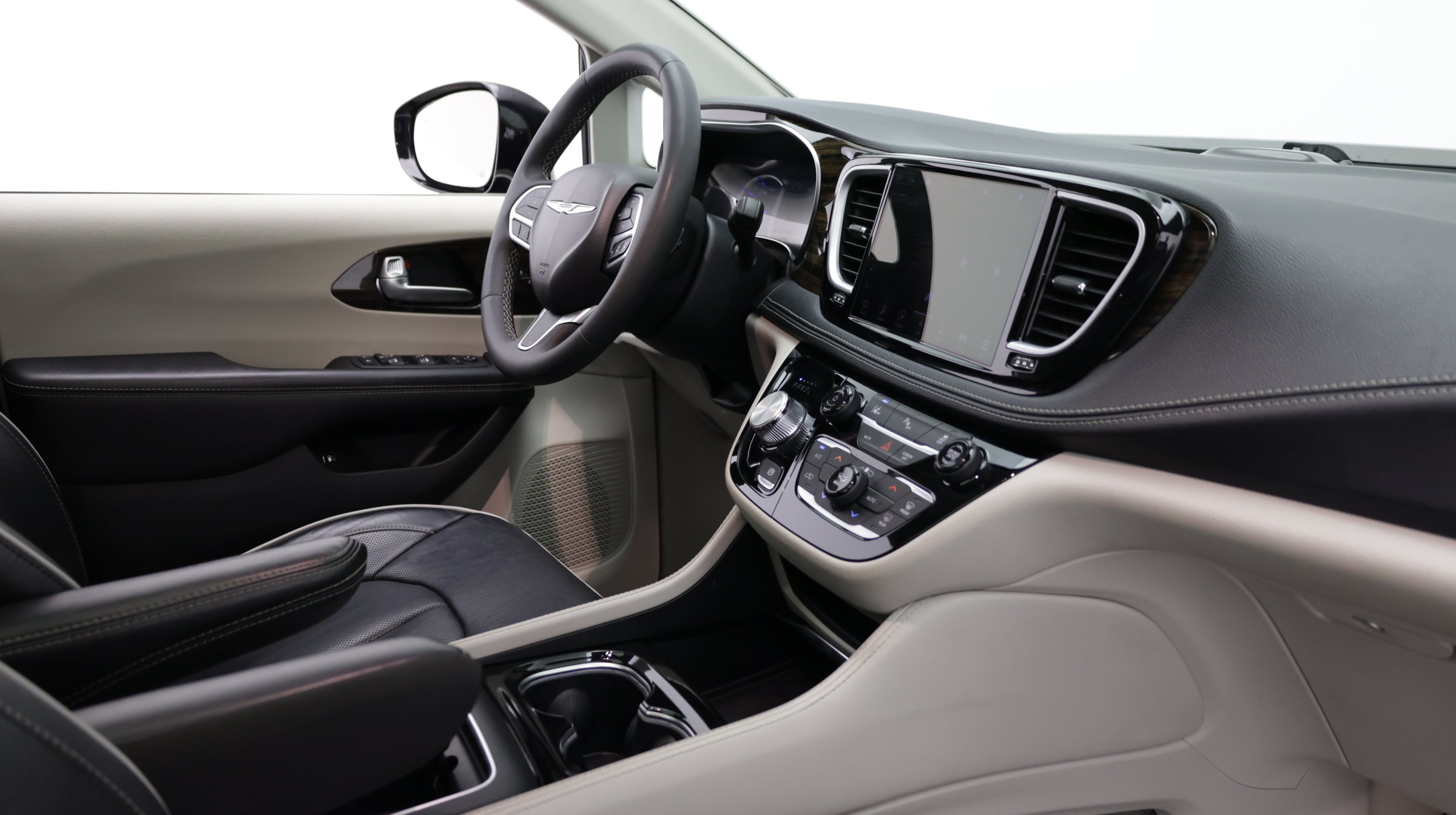 Used 2023 Chrysler Pacifica Limited FWD image 41