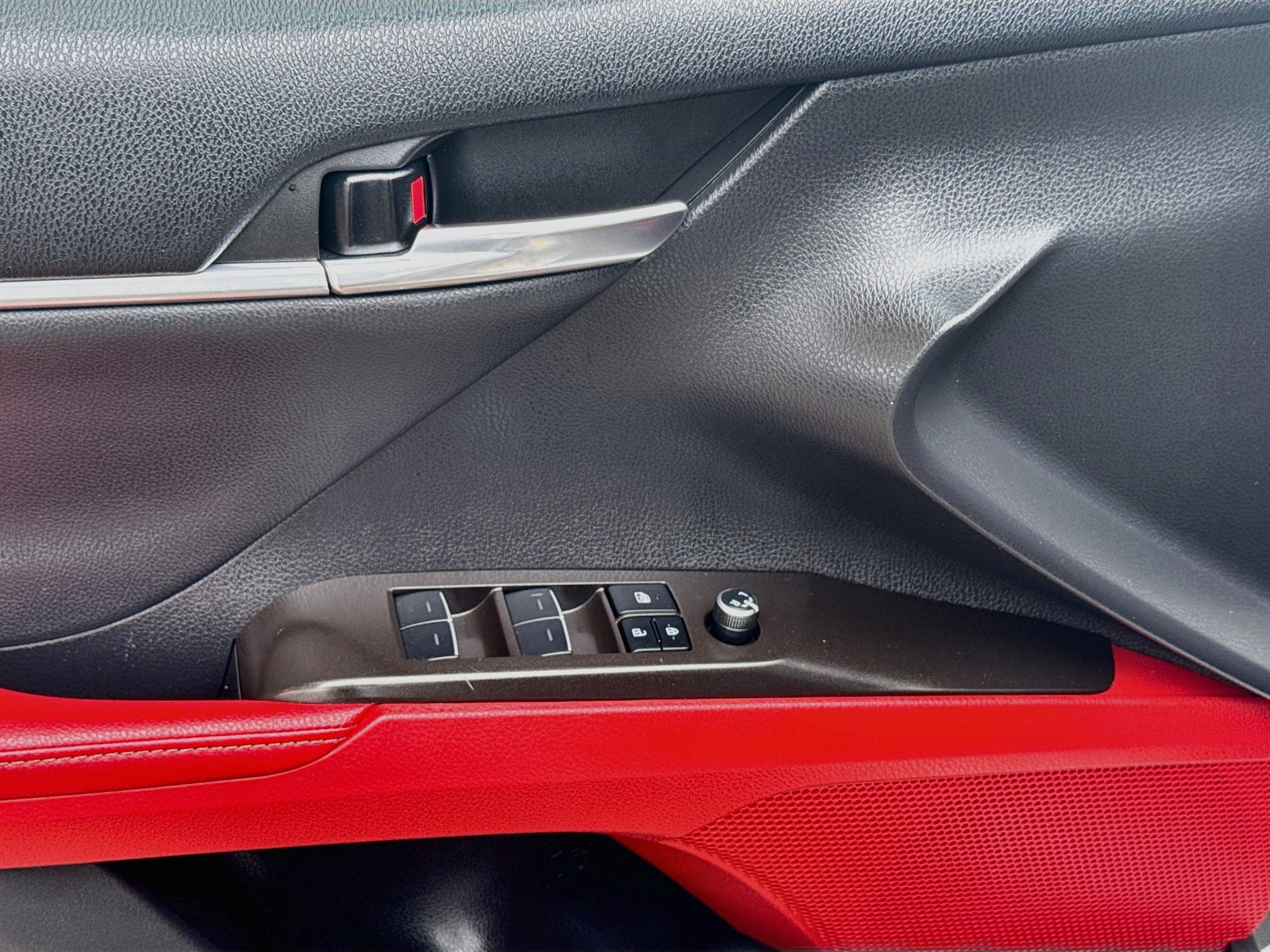 Used 2022 Toyota Camry XSE FWD image 14