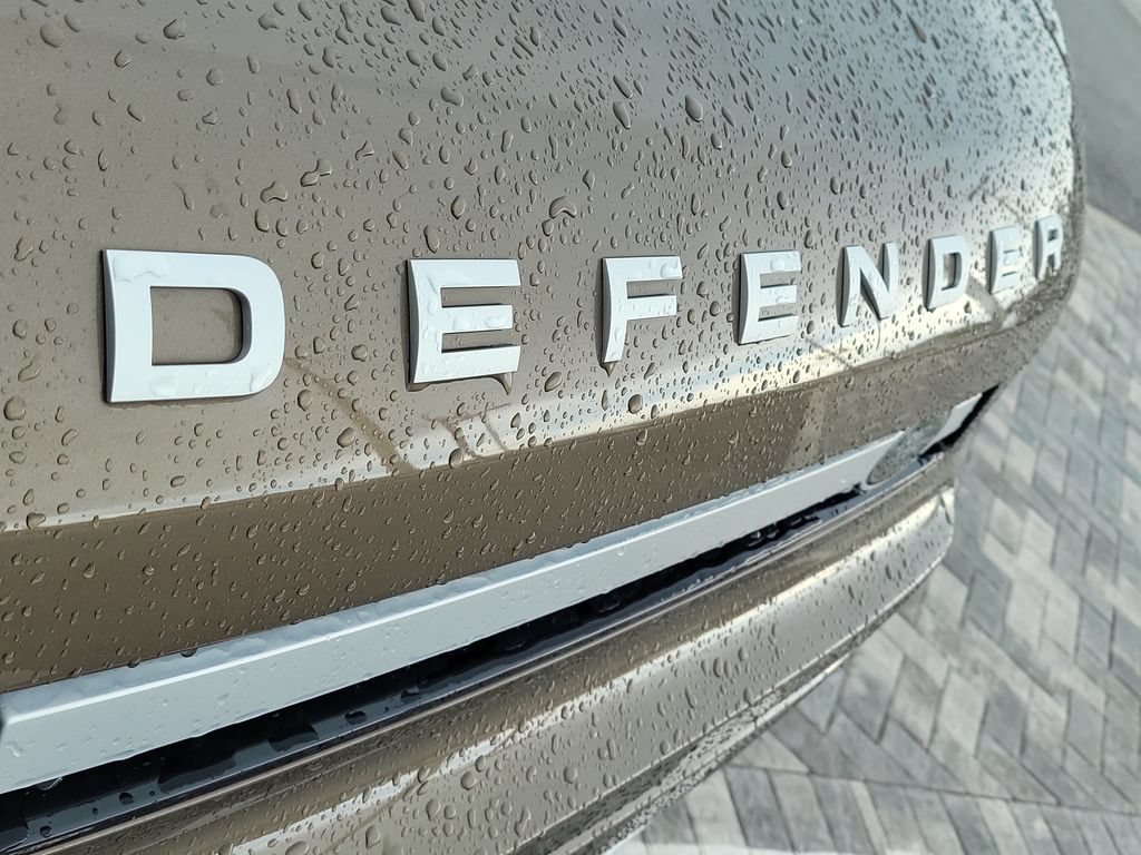 Certified 2025 Land Rover Defender 110 S AWD/4WD image 9