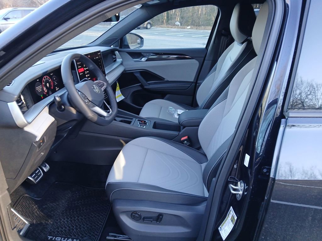 New 2026 Volkswagen Tiguan SE R-Line image 9
