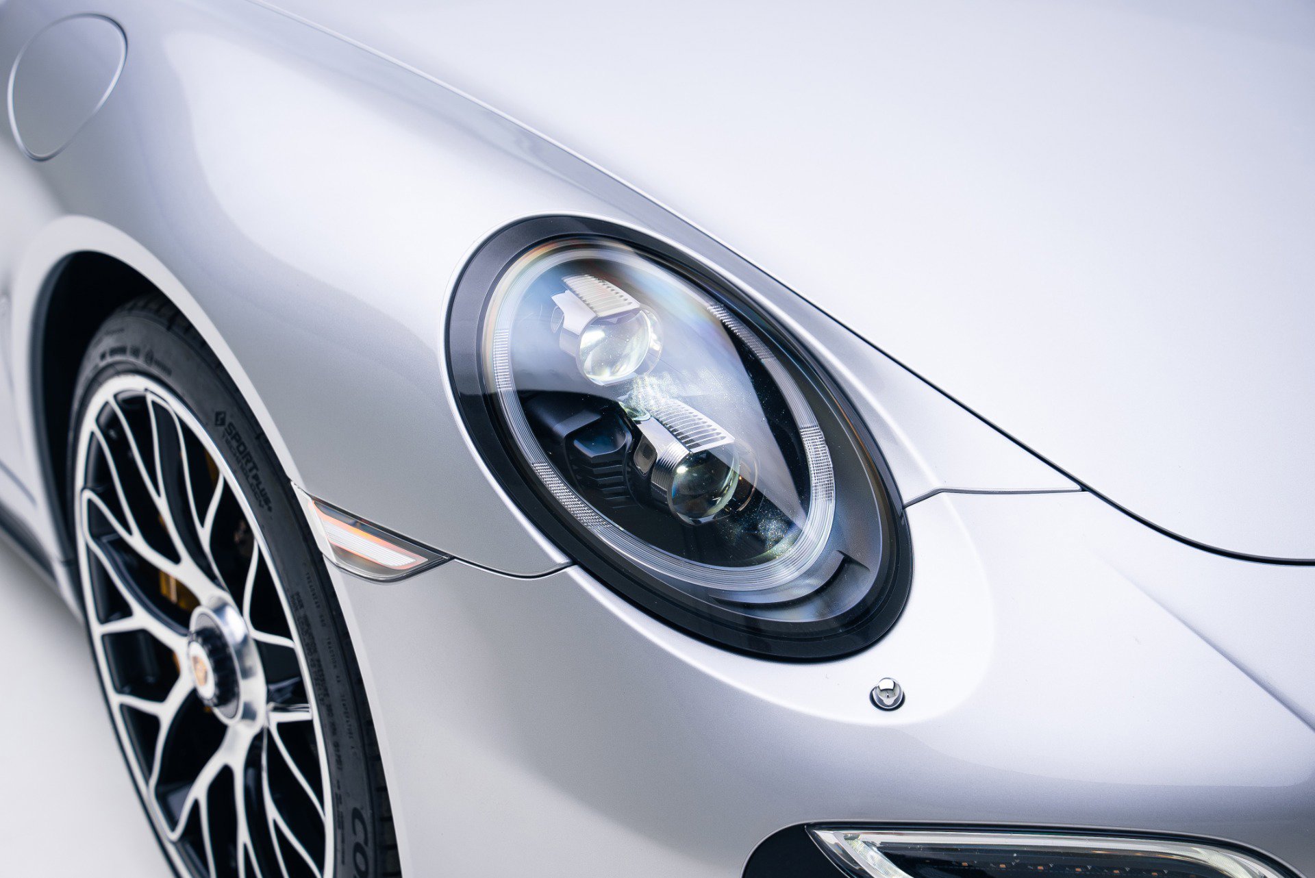 Used 2016 Porsche 911 Turbo S image 11