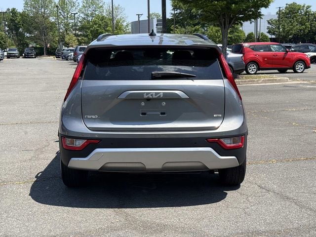 Used 2023 Kia Niro EX FWD image 3