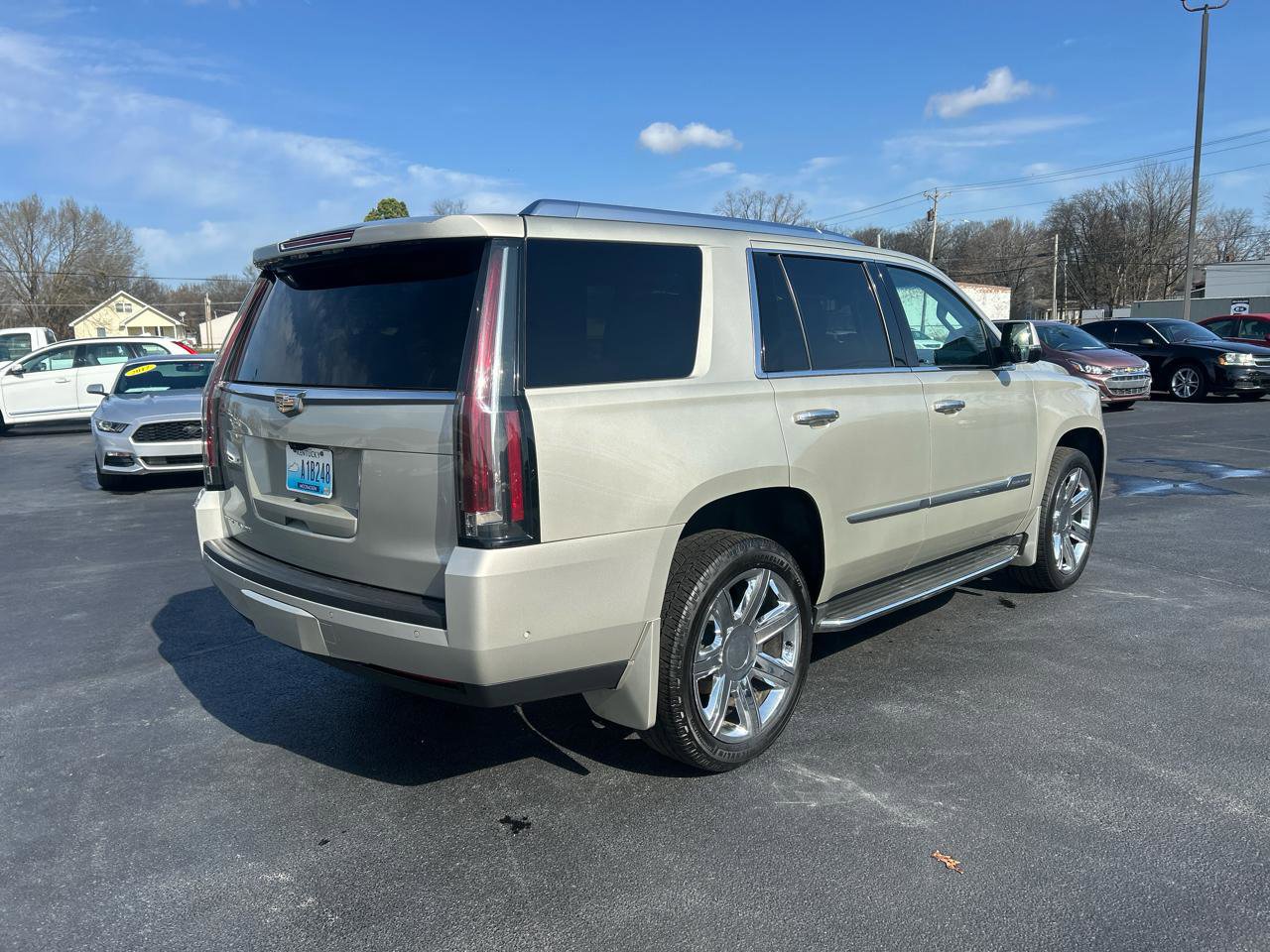 Used 2017 Cadillac Escalade Luxury AWD/4WD image 5