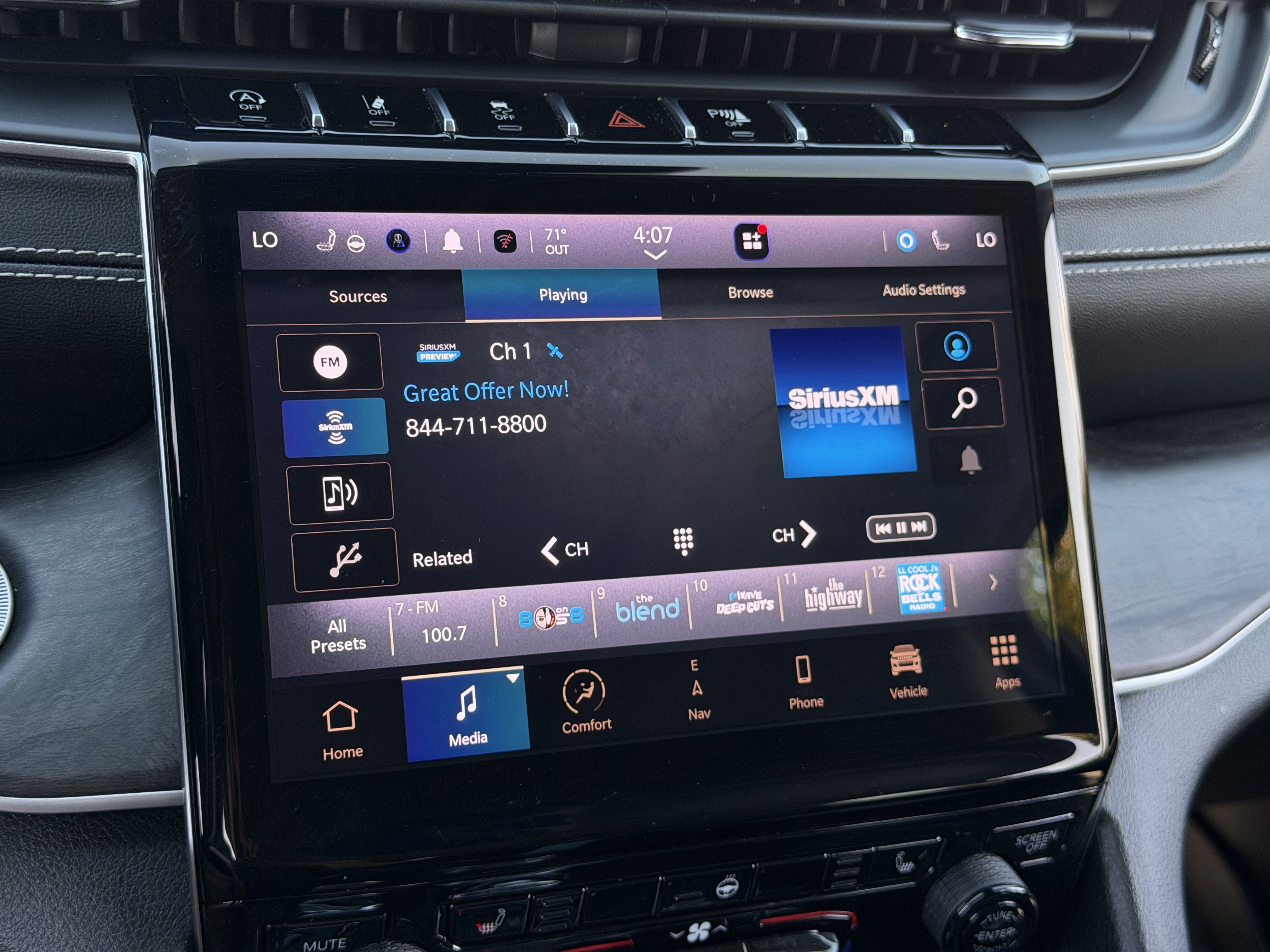 Used 2023 Jeep Grand Cherokee Limited AWD/4WD image 25
