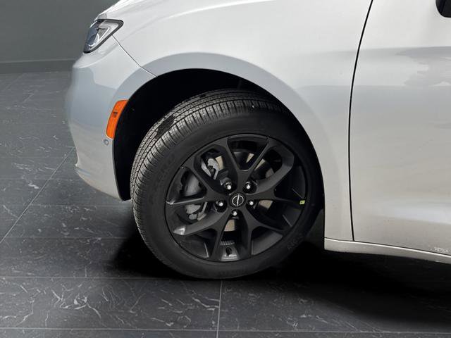 New 2026 Chrysler Pacifica Select w/ S Appearance Package image 35