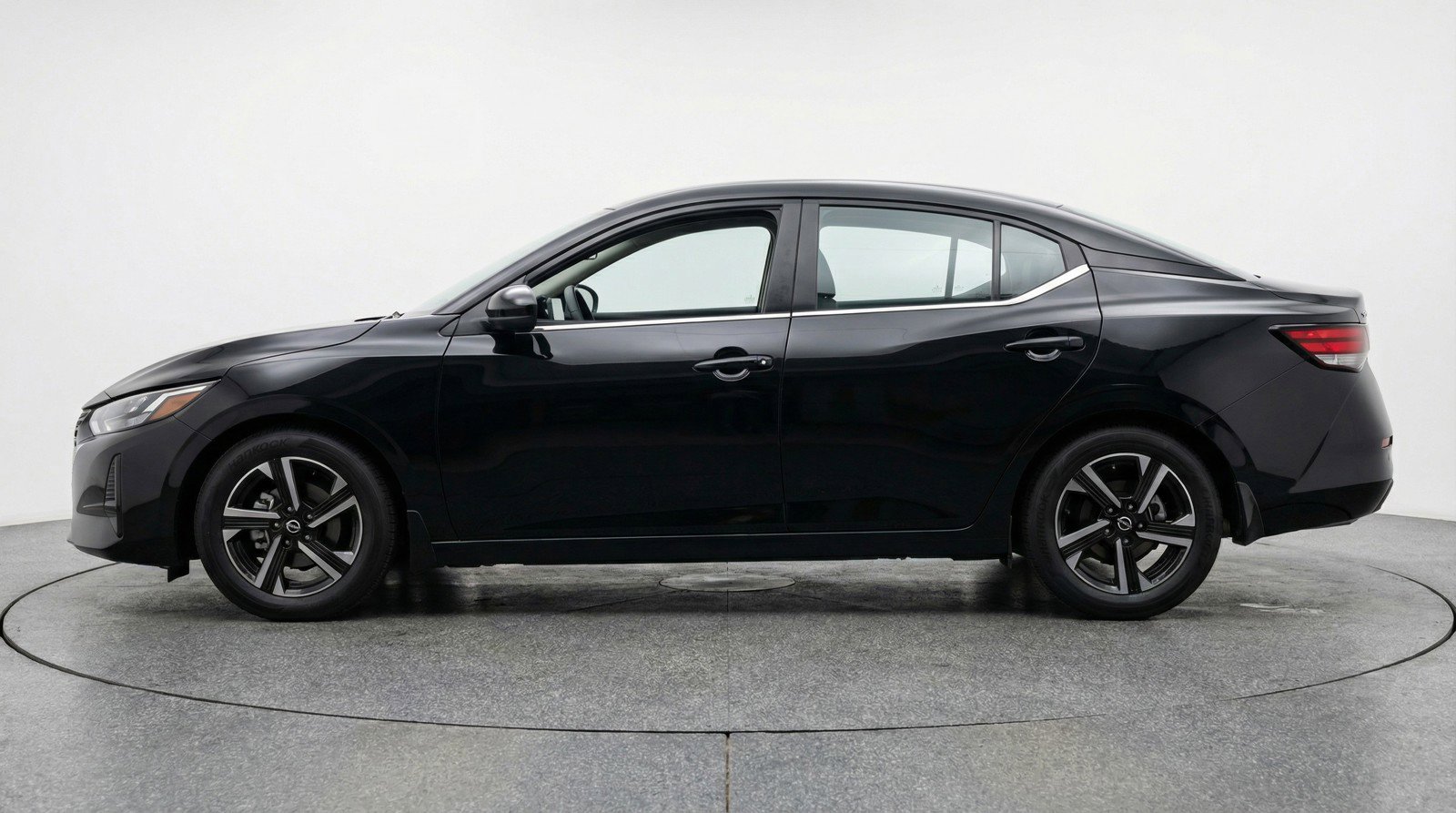 Used 2025 Nissan Sentra SV image 5