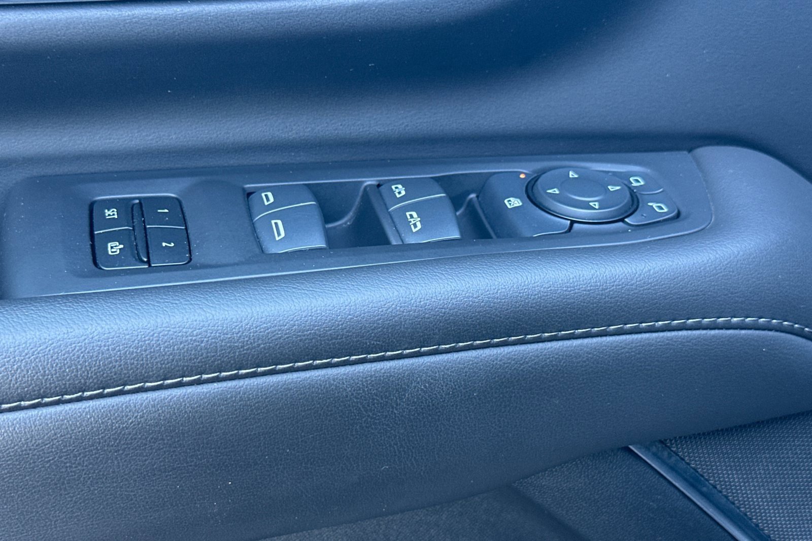 Used 2024 Chevrolet Suburban Z71 image 13