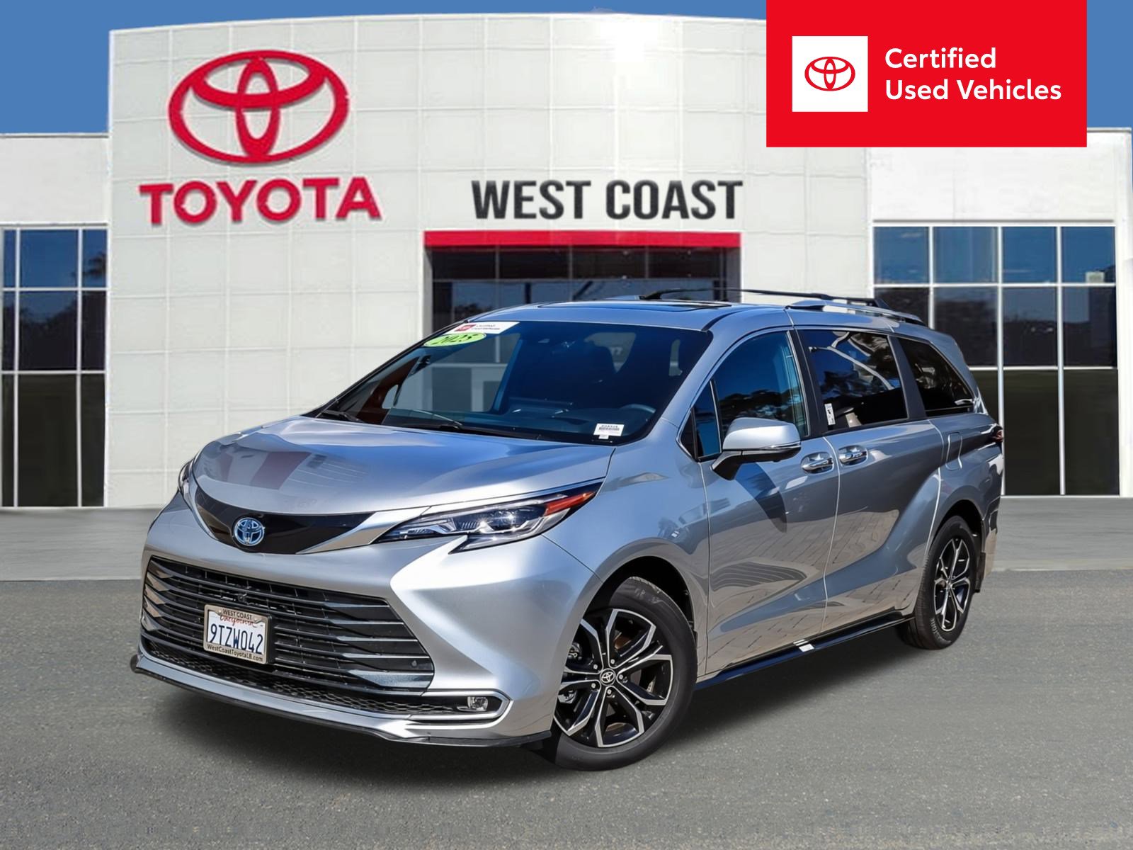 Used 2025 Toyota Sienna Platinum