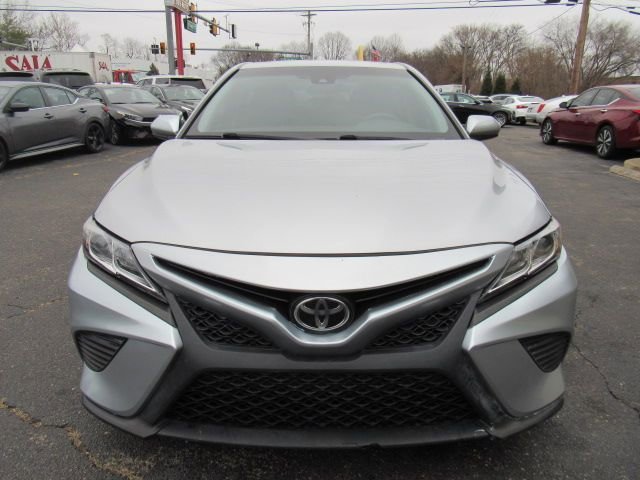 Used 2018 Toyota Camry SE image 2