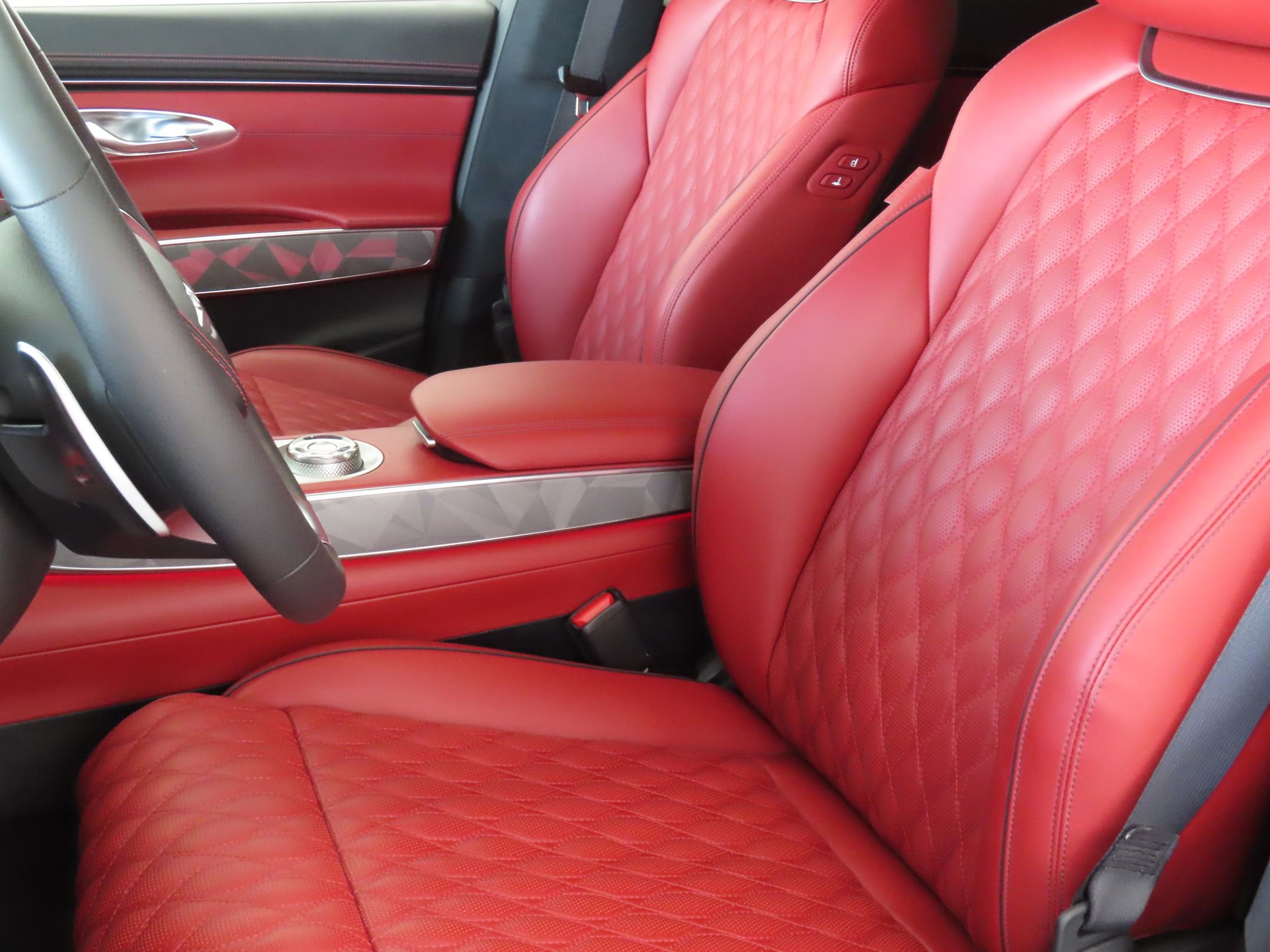 Used 2024 Genesis GV70 3.5T Sport w/ Sport Advanced Package image 13