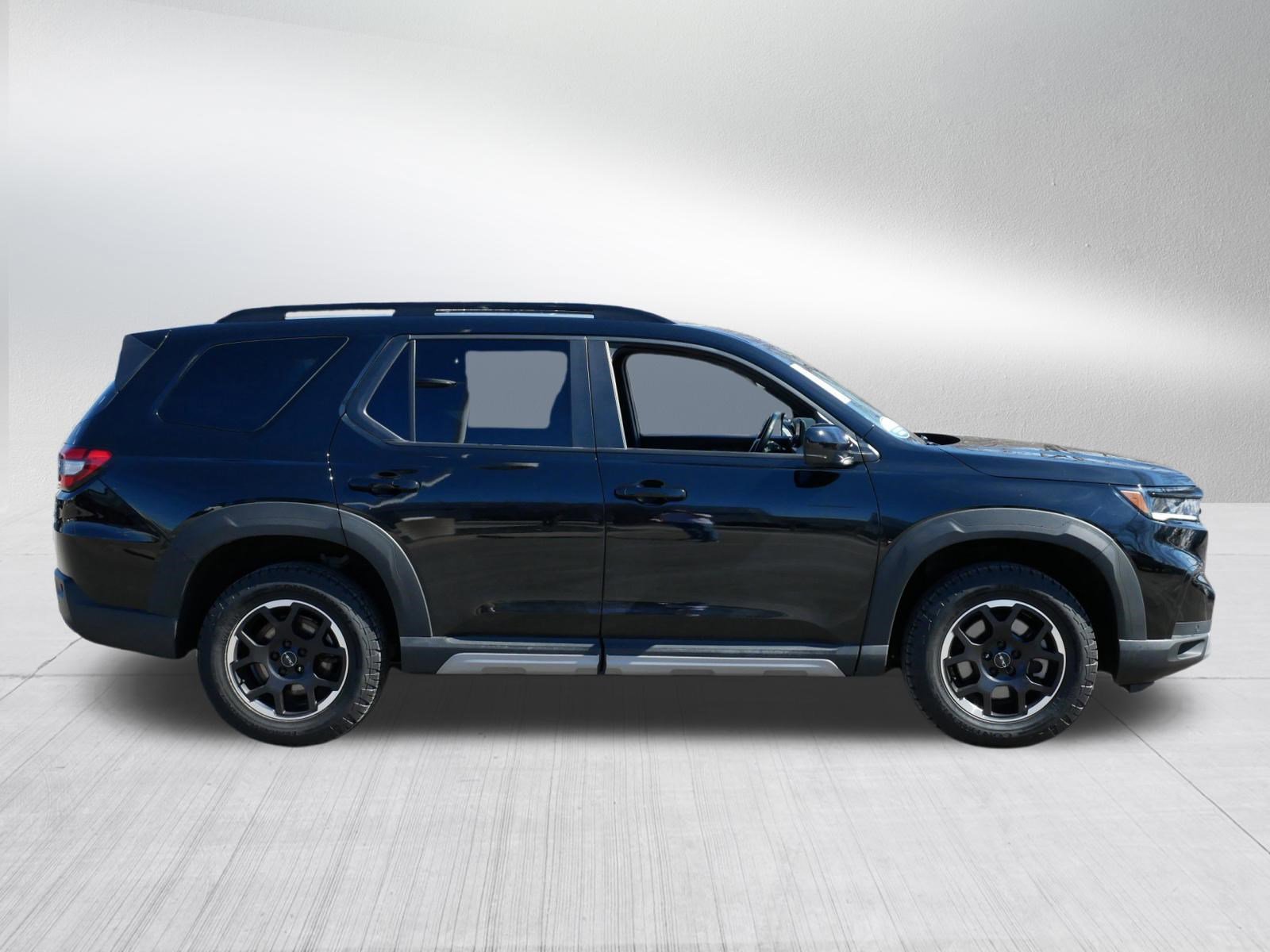 Certified 2025 Honda Pilot TrailSport image 8