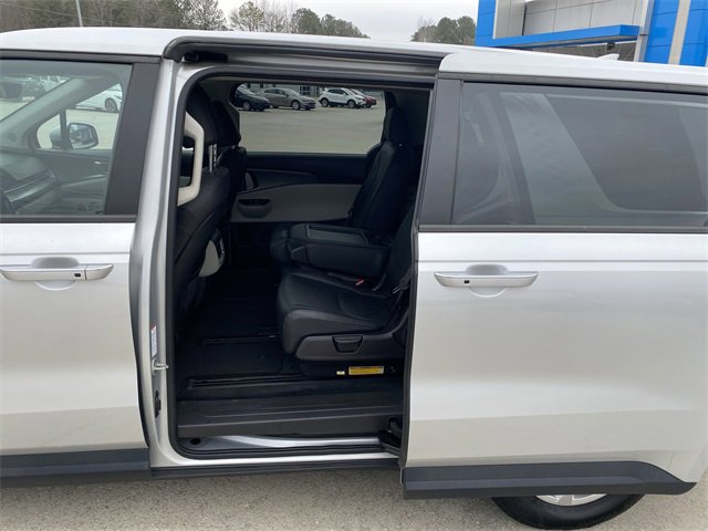 Used 2023 Kia Carnival LX image 37