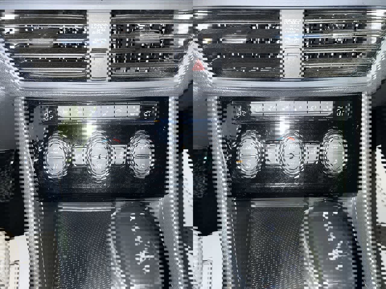 Used 2024 Volkswagen Jetta SE image 20