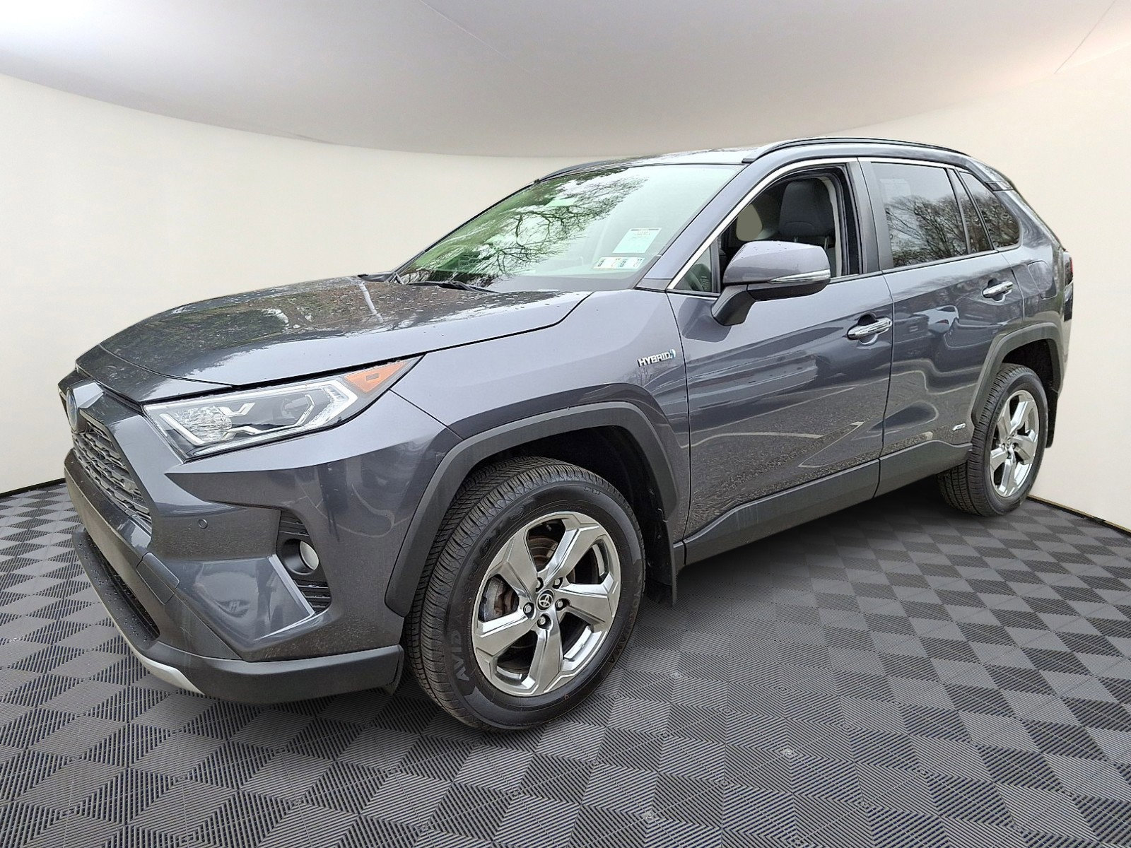 Used 2020 Toyota RAV4 Limited w/ Carpet Mat Package AWD/4WD image 3