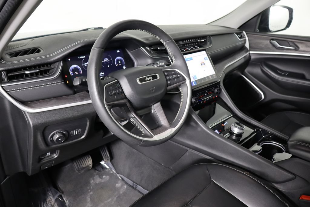 Used 2023 Jeep Grand Cherokee L Limited AWD/4WD image 29