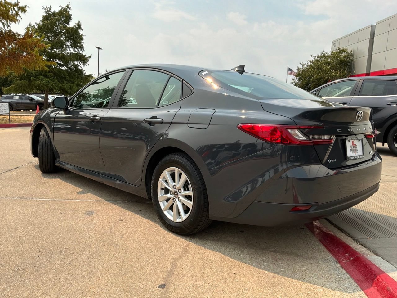 Used 2025 Toyota Camry LE FWD image 8