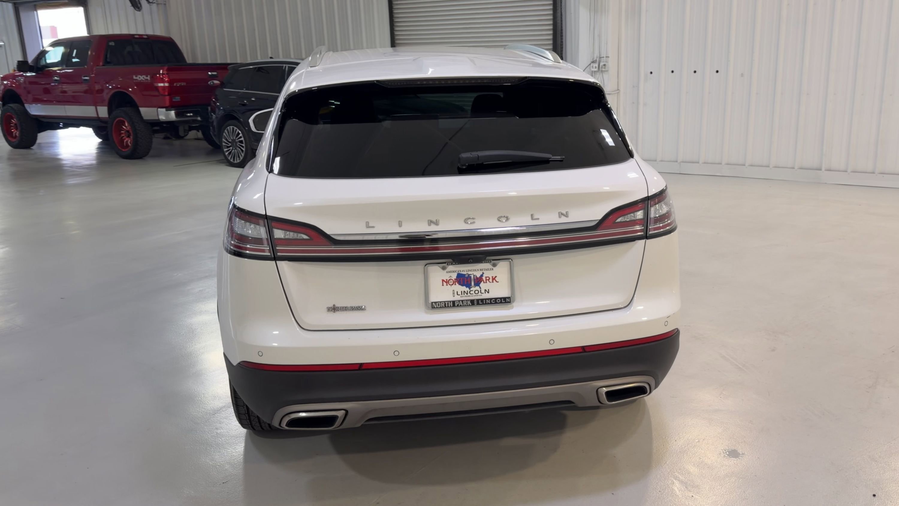 Used 2023 Lincoln Nautilus FWD w/ Premium Package image 8