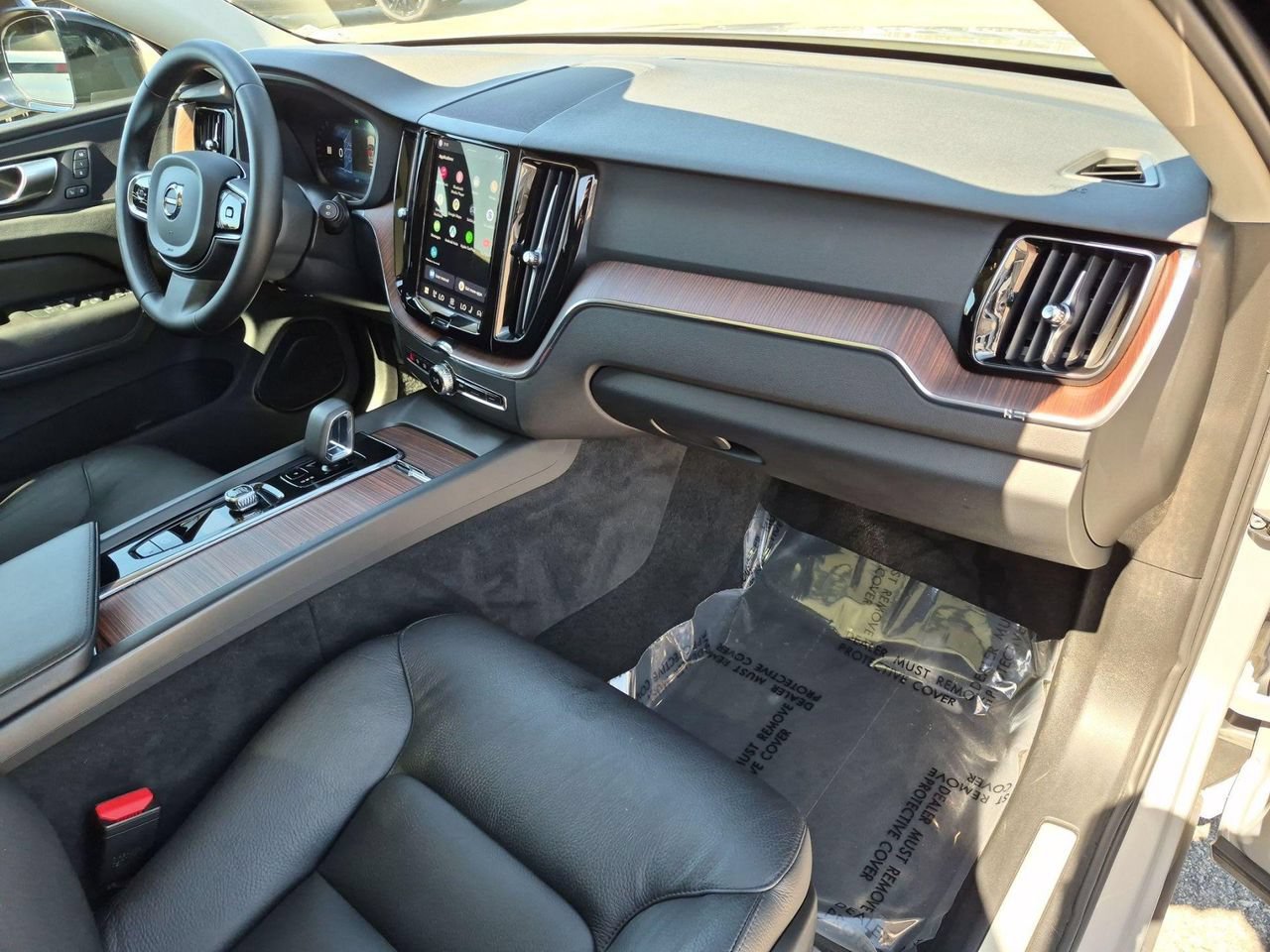 Certified 2024 Volvo XC60 B5 Plus AWD/4WD image 26