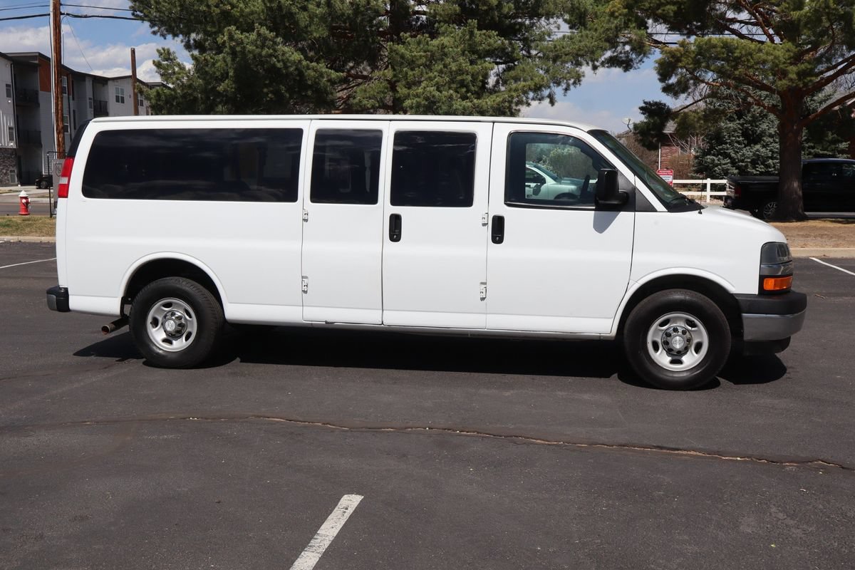 Used 2017 Chevrolet Express 3500 LT w/ LT Preferred Equipment Group RWD image 3