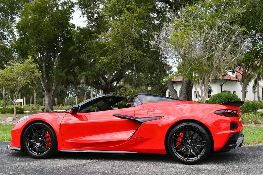 Used 2023 Chevrolet Corvette Z06 w/ Stealth Interior Trim Package RWD image 37