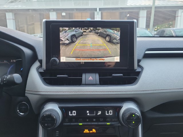 Used 2025 Toyota RAV4 XLE AWD/4WD image 20
