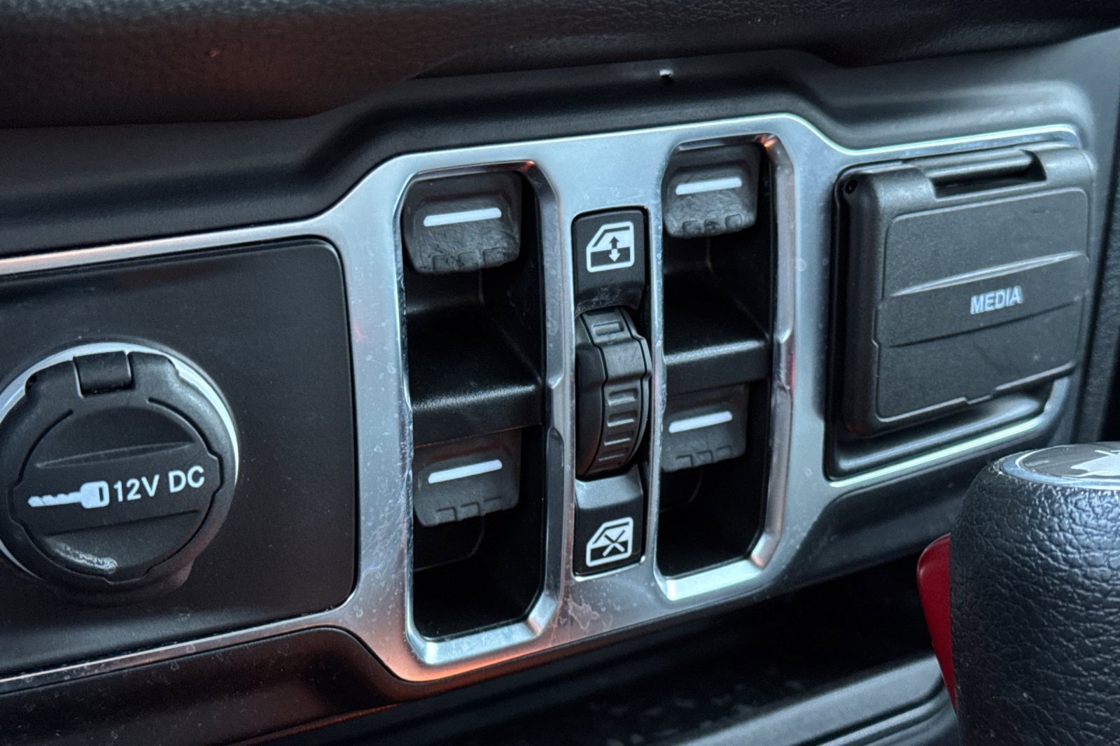 Used 2024 Jeep Wrangler Unlimited image 12