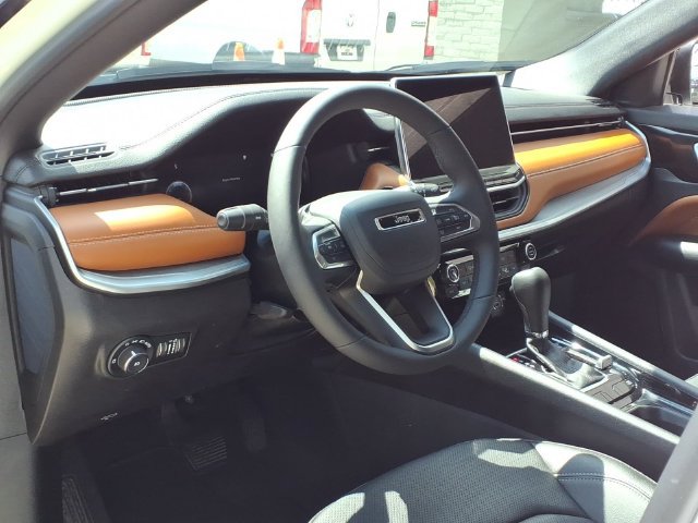 Certified 2025 Jeep Compass Limited w/ Elite Group AWD/4WD image 11