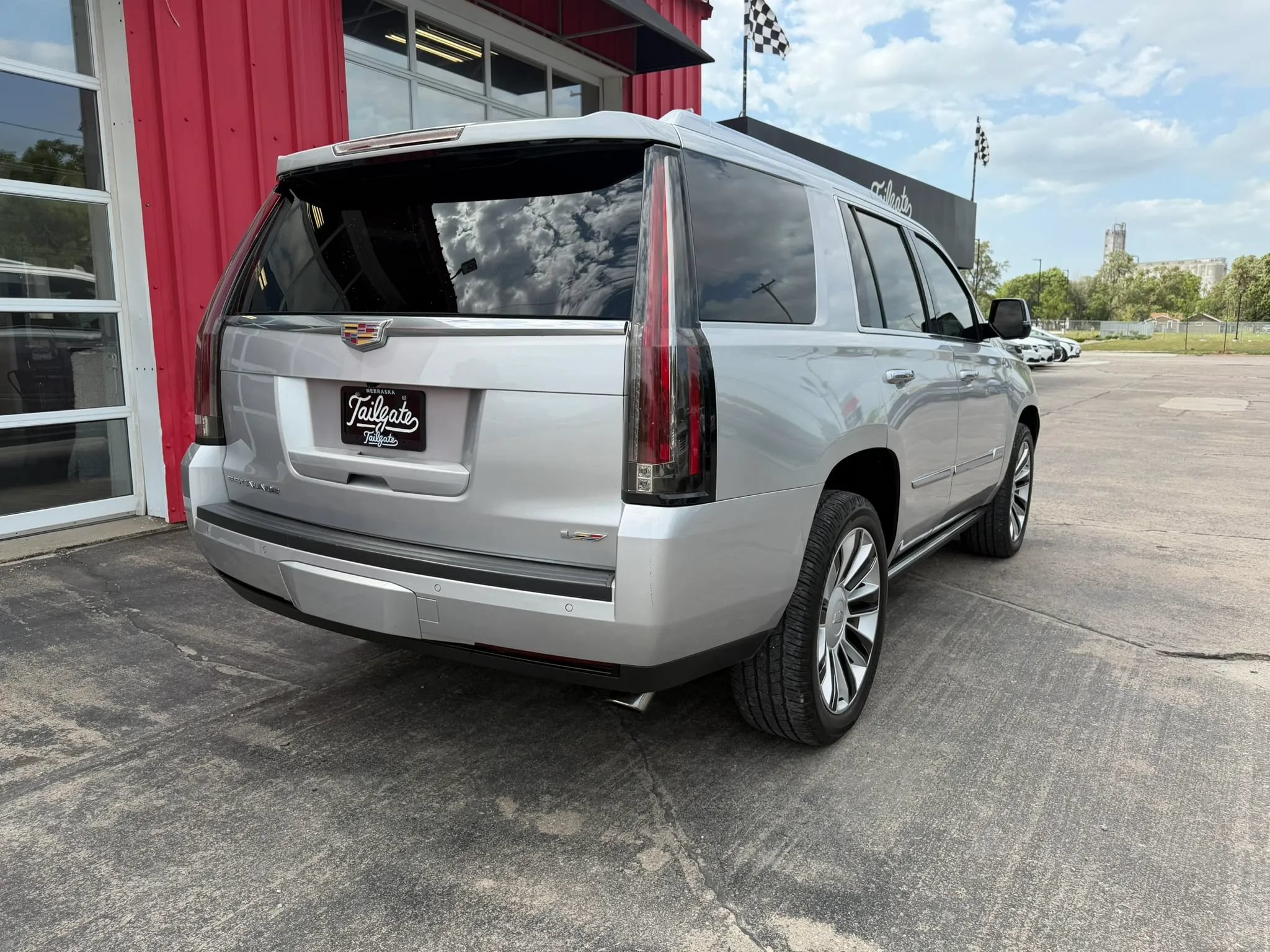Used 2016 Cadillac Escalade Platinum AWD/4WD image 7