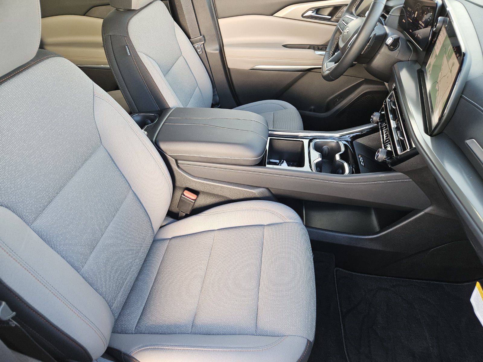 New 2027 Chevrolet Traverse LT w/ Midnight/Sport Edition FWD image 15