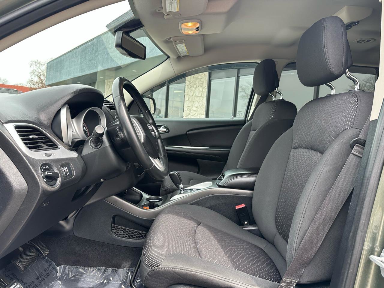 Used 2017 Dodge Journey SE w/ Flexible Seating Group FWD image 2