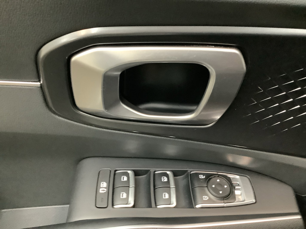 Used 2024 Kia Sorento EX w/ Panoramic Sunroof Package image 13