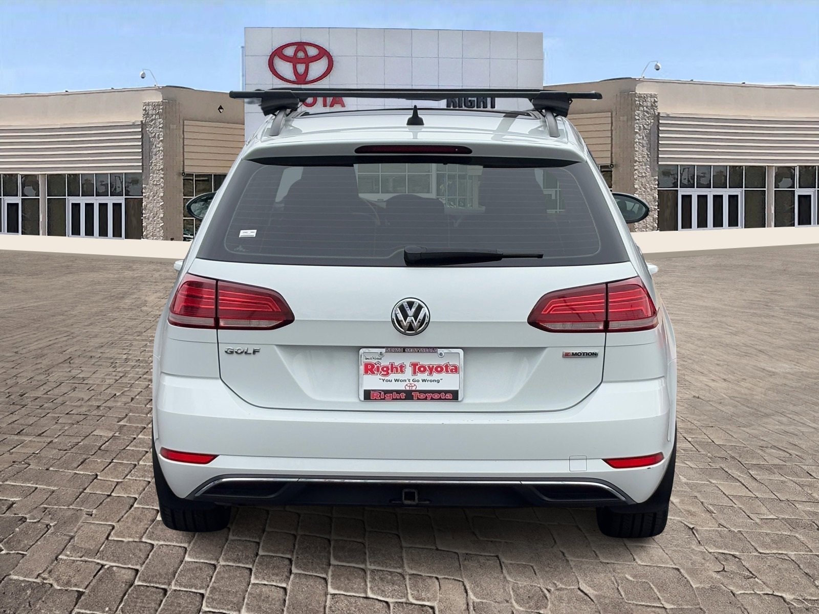 Used 2019 Volkswagen Golf S image 5