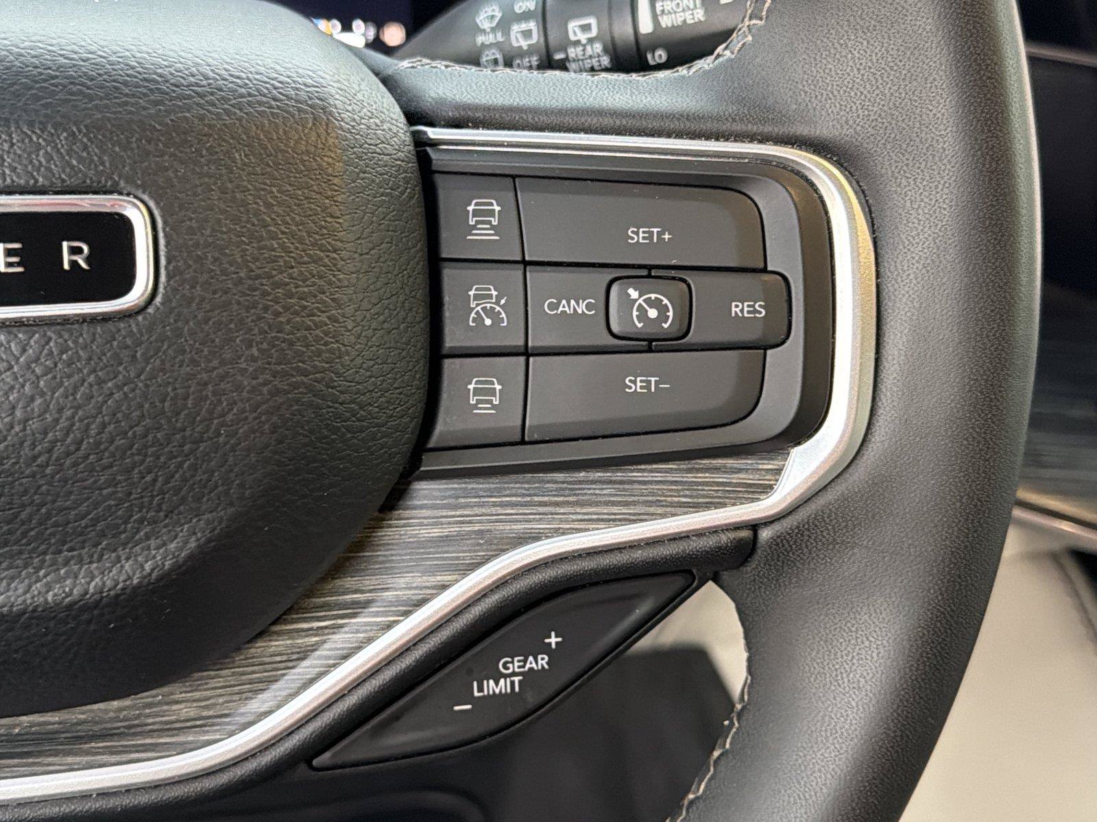 Used 2024 Jeep Wagoneer Series II w/ Flexible Seating Group RWD image 28