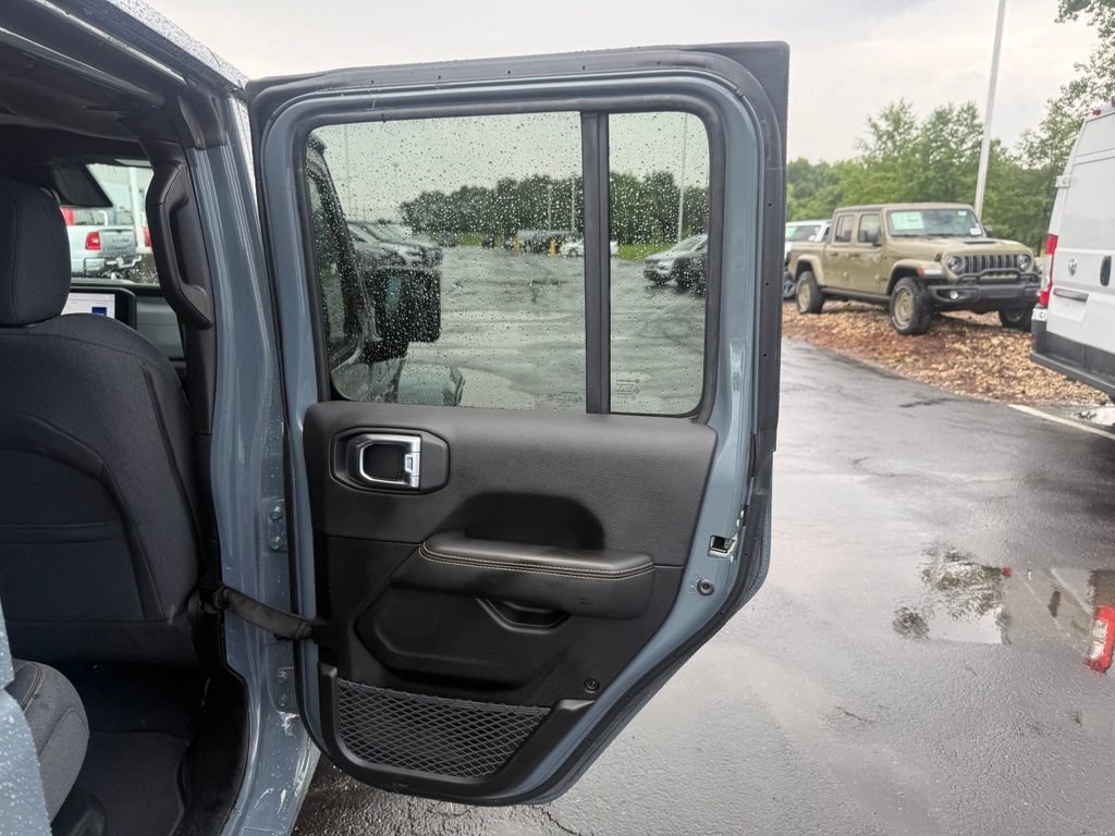 Used 2025 Jeep Wrangler Unlimited Sahara w/ Safety Group AWD/4WD image 49