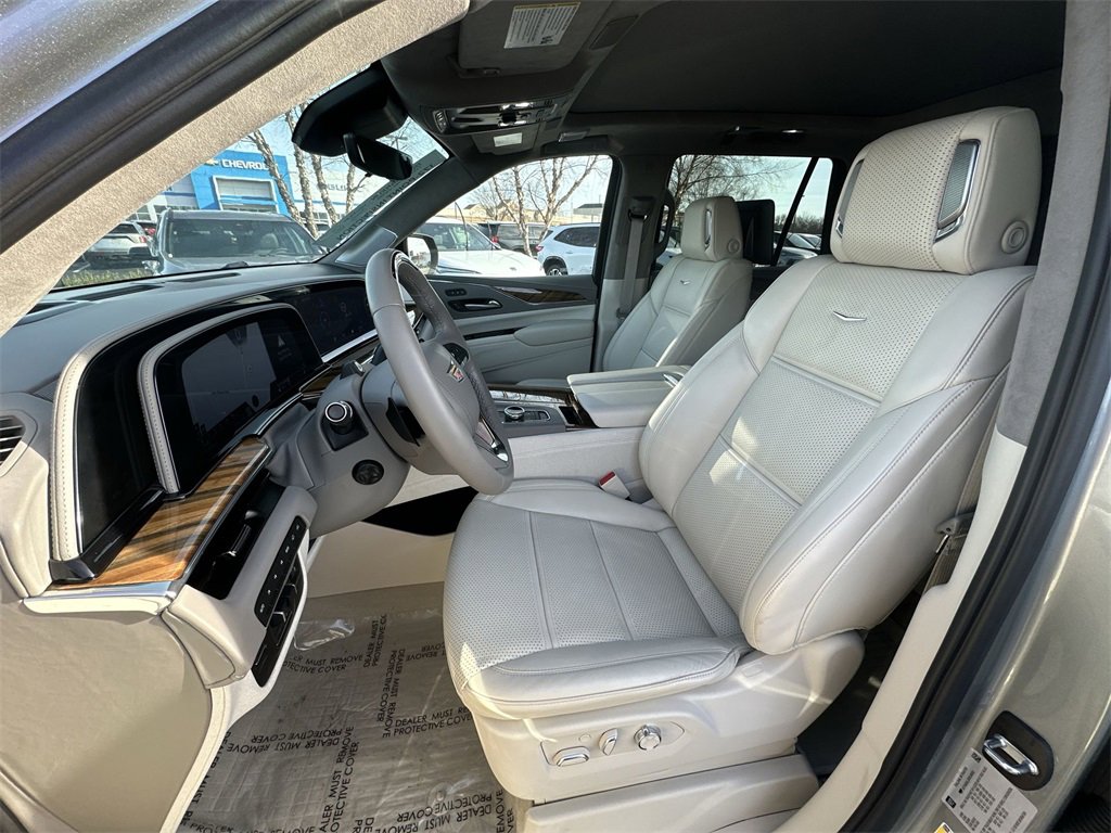 Used 2024 Cadillac Escalade Premium Luxury Platinum w/ Heavy-Duty Trailer Package image 11