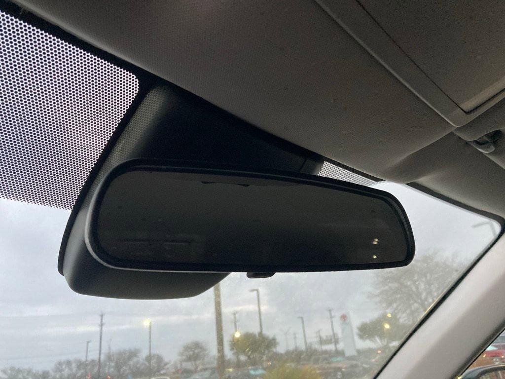 Used 2025 Toyota Highlander LE image 26