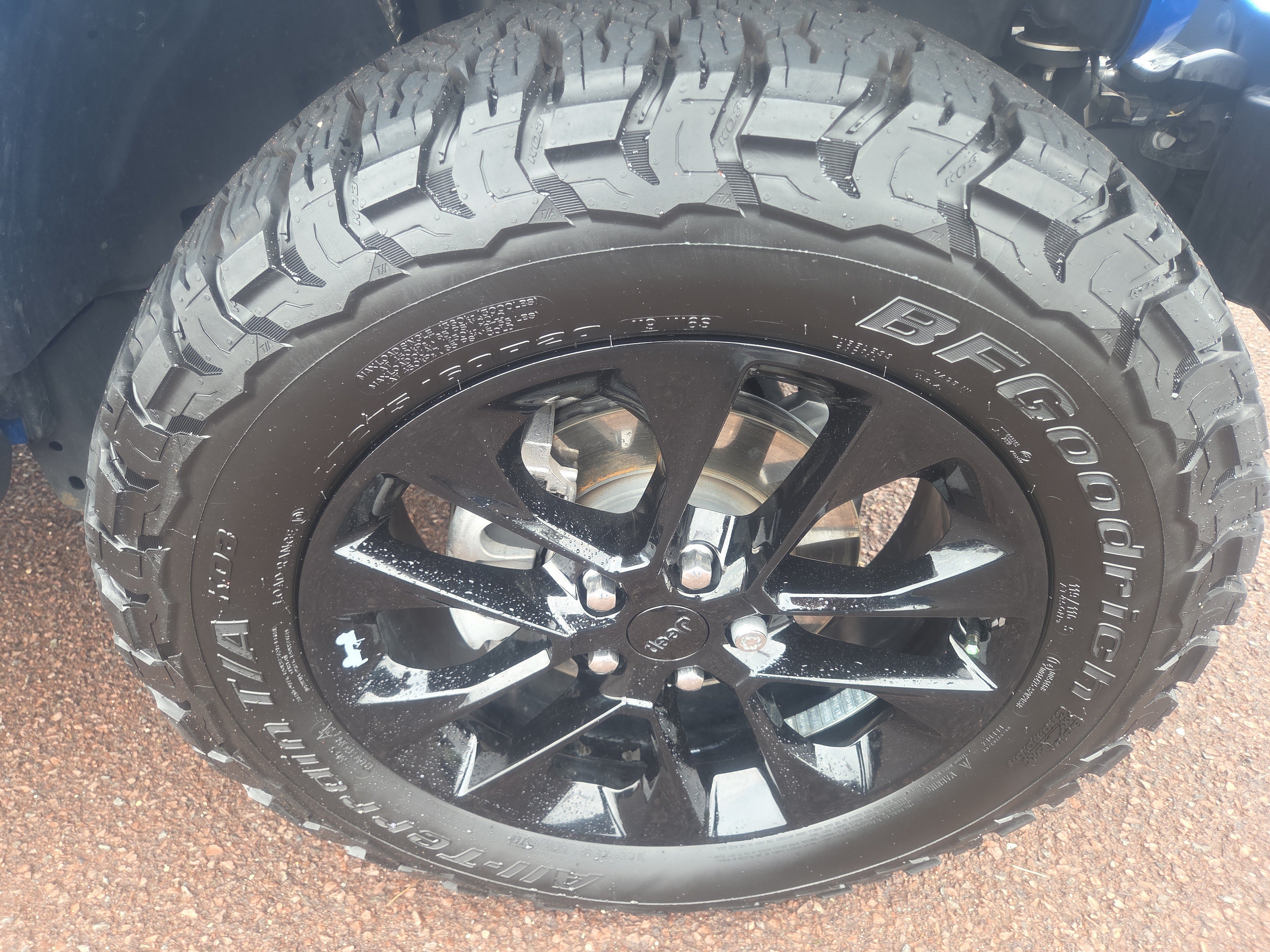 Used 2022 Jeep Wrangler Unlimited Sahara AWD/4WD image 9