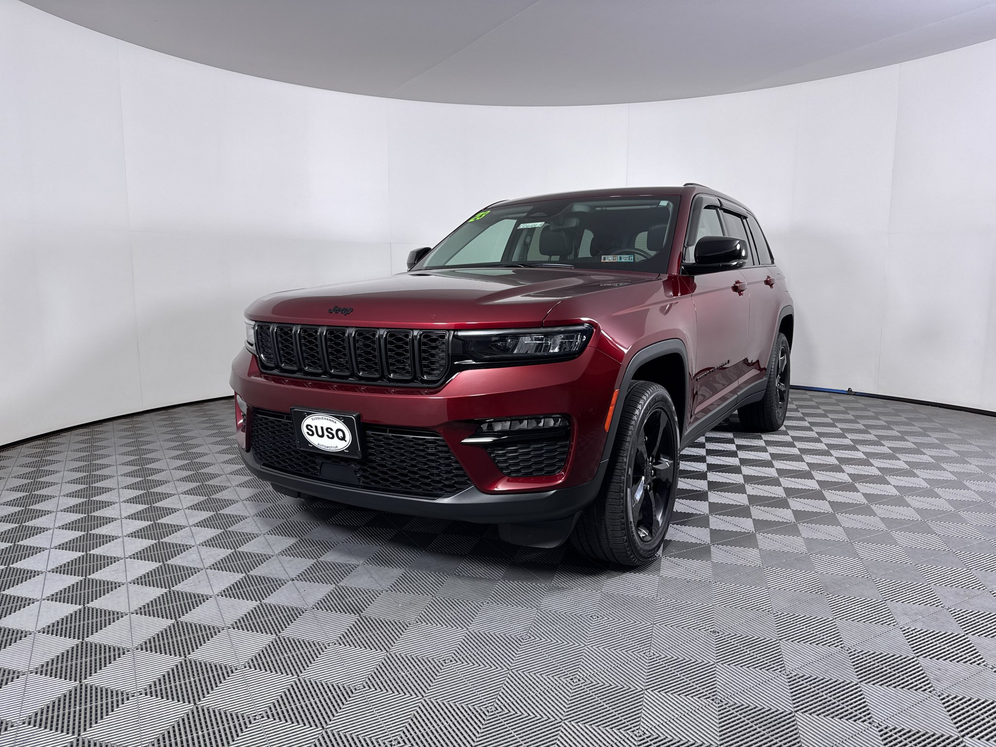 Used 2023 Jeep Grand Cherokee Limited w/ Black Appearance Package AWD/4WD image 19
