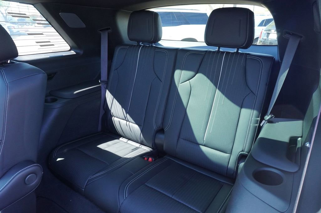 New 2026 Cadillac Vistiq Luxury AWD/4WD image 10