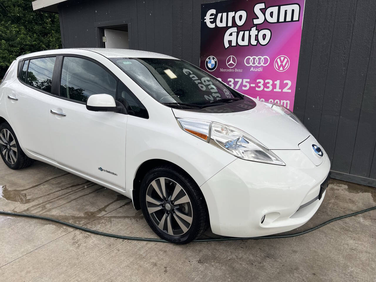 Used 2015 Nissan Leaf SL w/ Premium Package FWD image 7