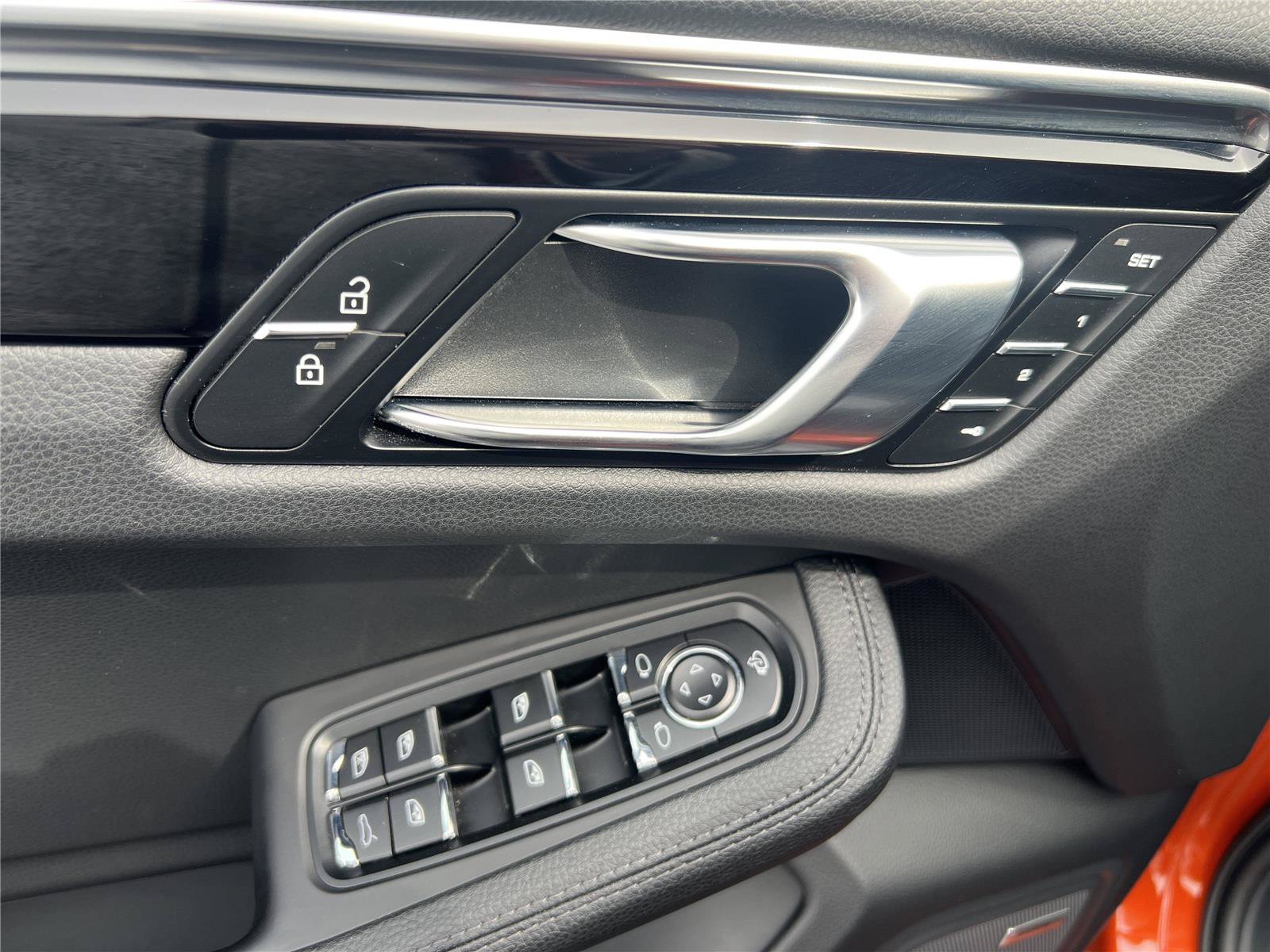 Used 2024 Porsche Macan AWD/4WD image 24