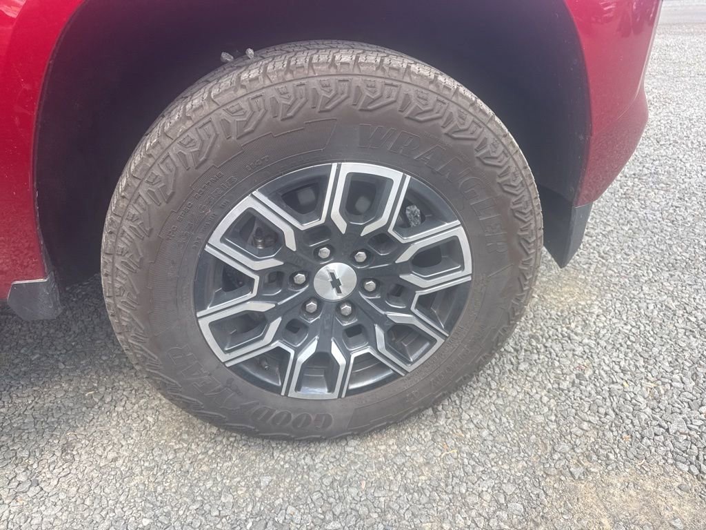 Used 2024 Chevrolet Colorado Z71 w/ Z71 Convenience Package 2 AWD/4WD image 16