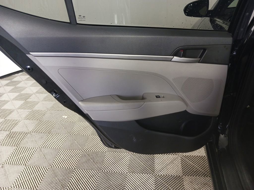 Used 2017 Hyundai Elantra SE FWD image 14