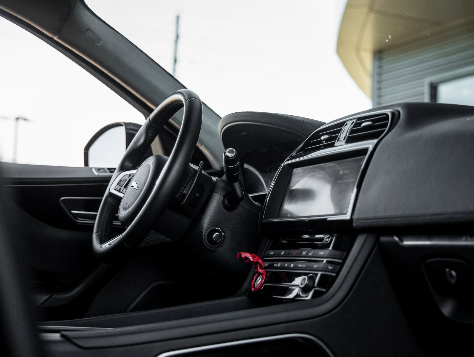 Used 2019 Jaguar F-PACE Prestige image 40