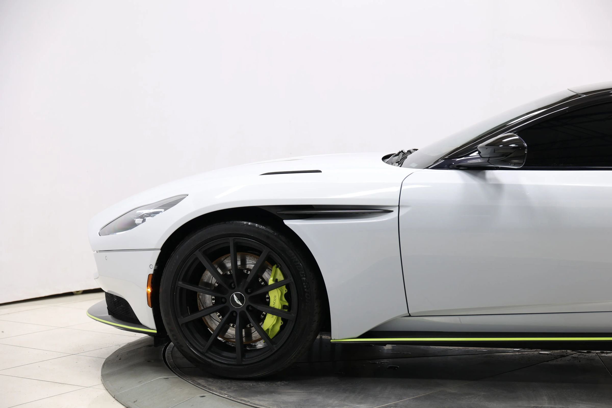 Used 2020 Aston Martin DB11 AMR image 8